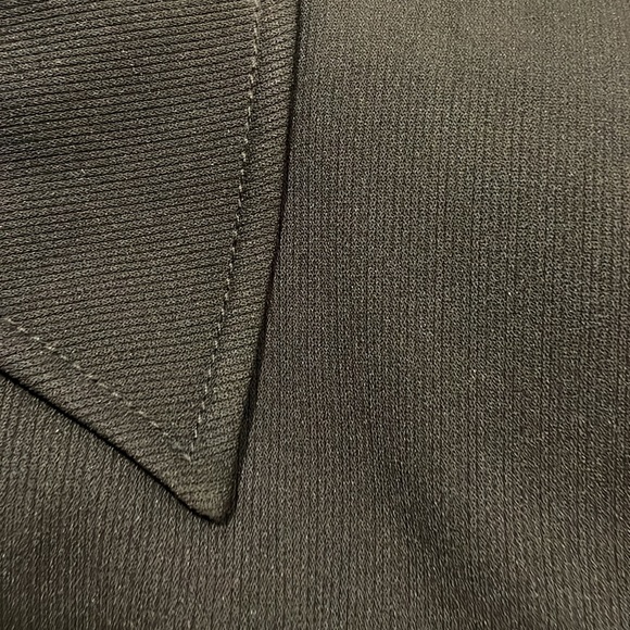 Kasper black pleated/ cuffed pant suit, zip up jacket size 8P - Picture 4 of 9